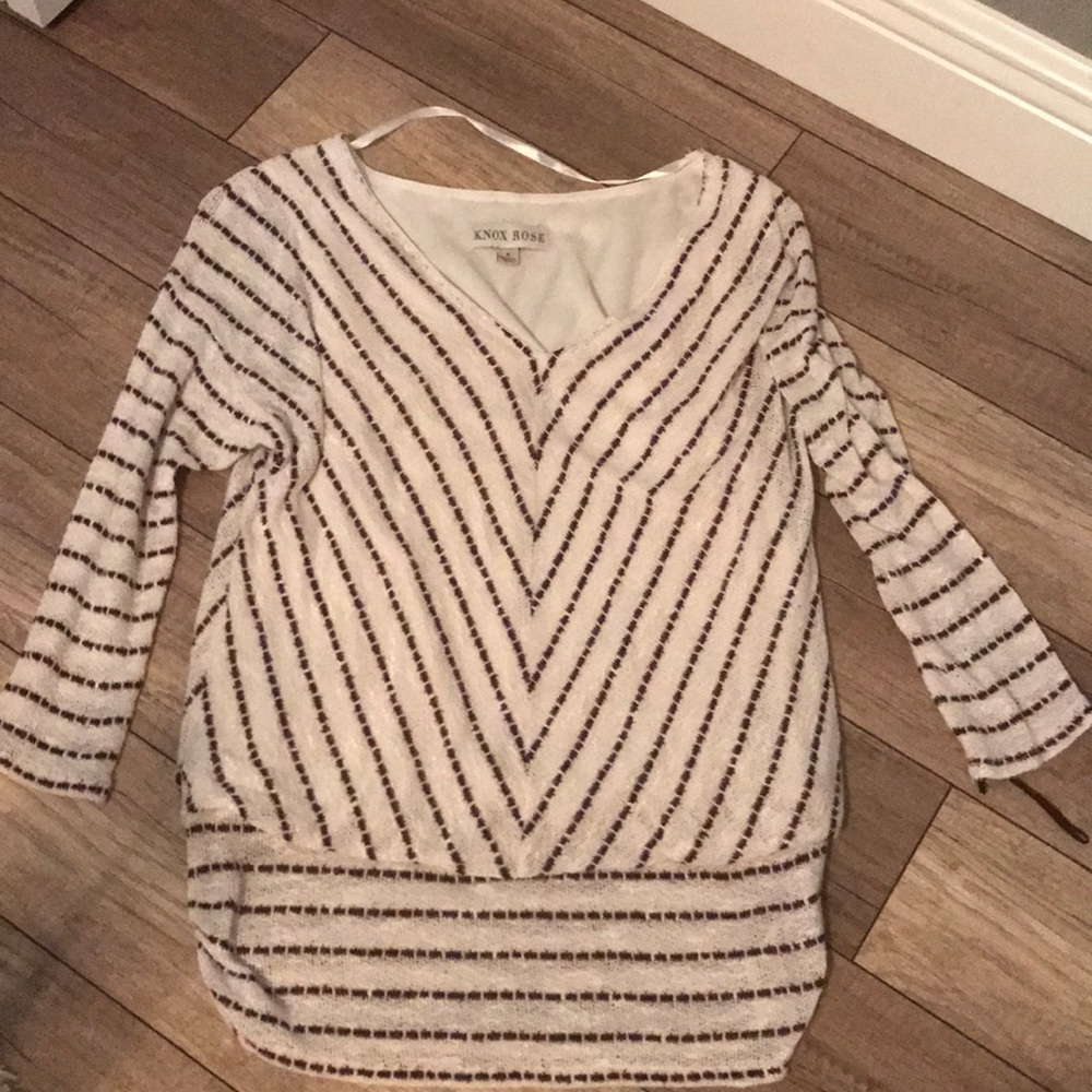 Small 3/4 length sleeved top